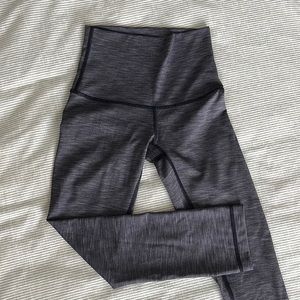 LuLulemon Leggings in Grey | Excellent Condition | Size 2